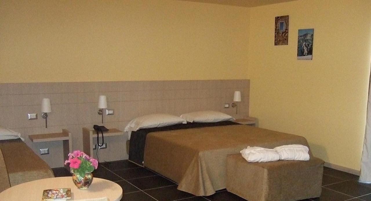 Tus'Hotel Кастель-ди-Туса Экстерьер фото